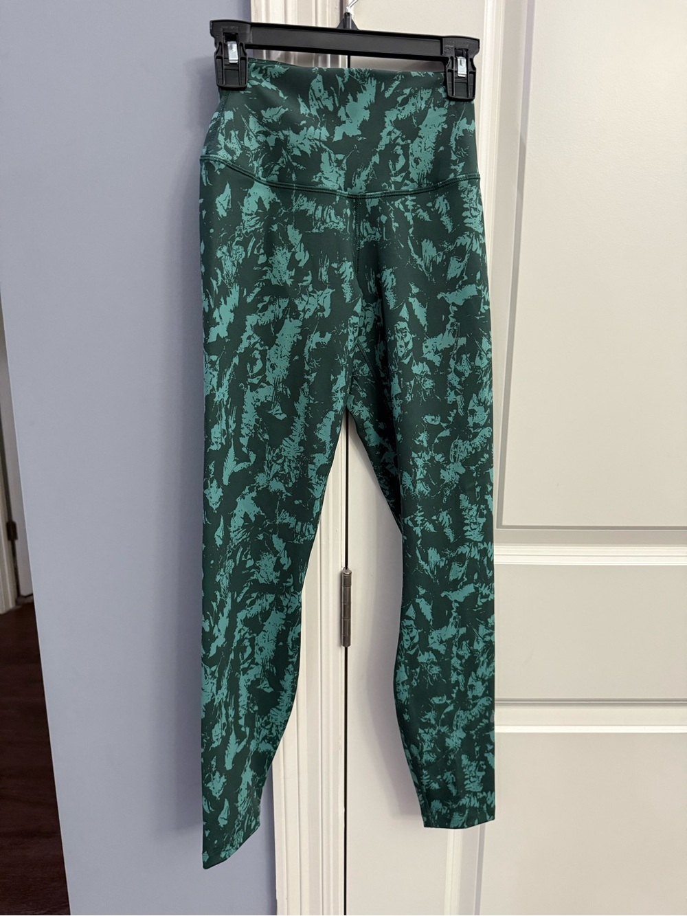 Nike Dark Green and Teal Patterned High-Waist Leggings
